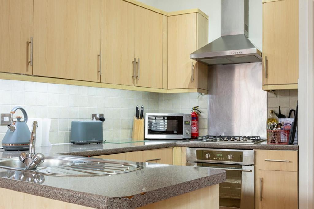 5 Mins Walk From Centre, Spacious City Apt, Open-Plan Nottingham Buitenkant foto