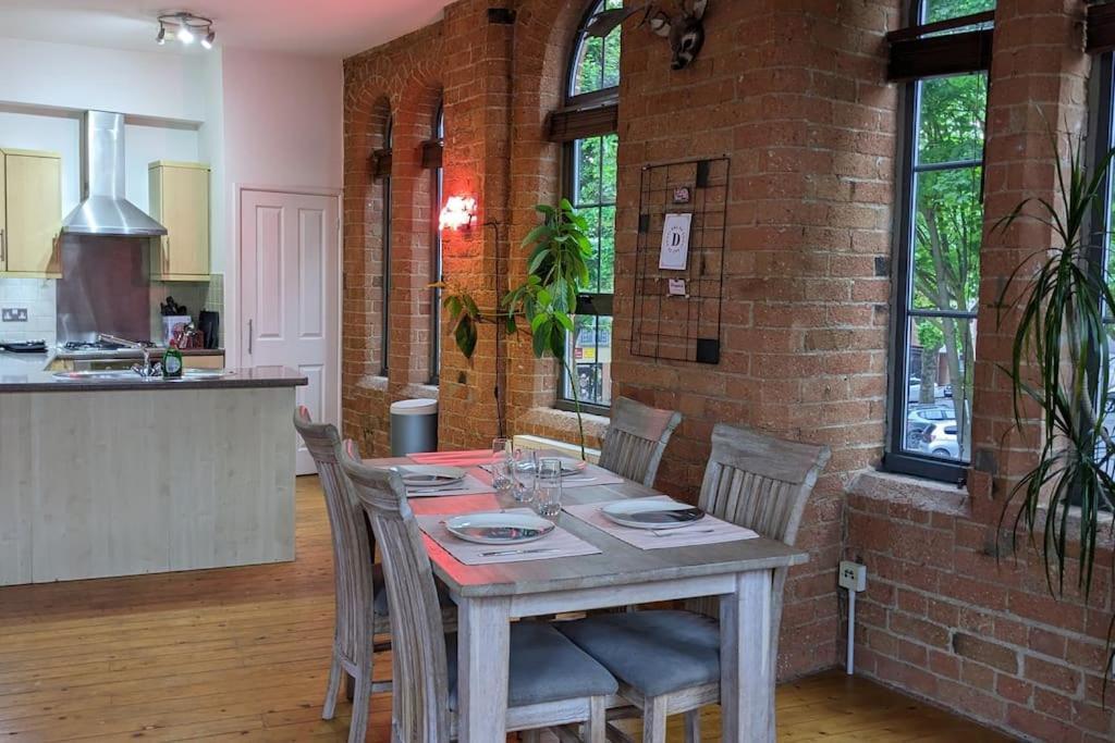 5 Mins Walk From Centre, Spacious City Apt, Open-Plan Nottingham Buitenkant foto