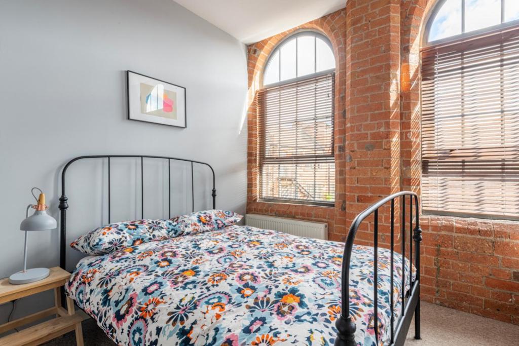 5 Mins Walk From Centre, Spacious City Apt, Open-Plan Nottingham Buitenkant foto