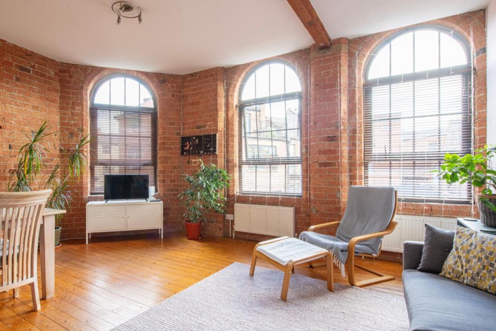 5 Mins Walk From Centre, Spacious City Apt, Open-Plan Nottingham Buitenkant foto